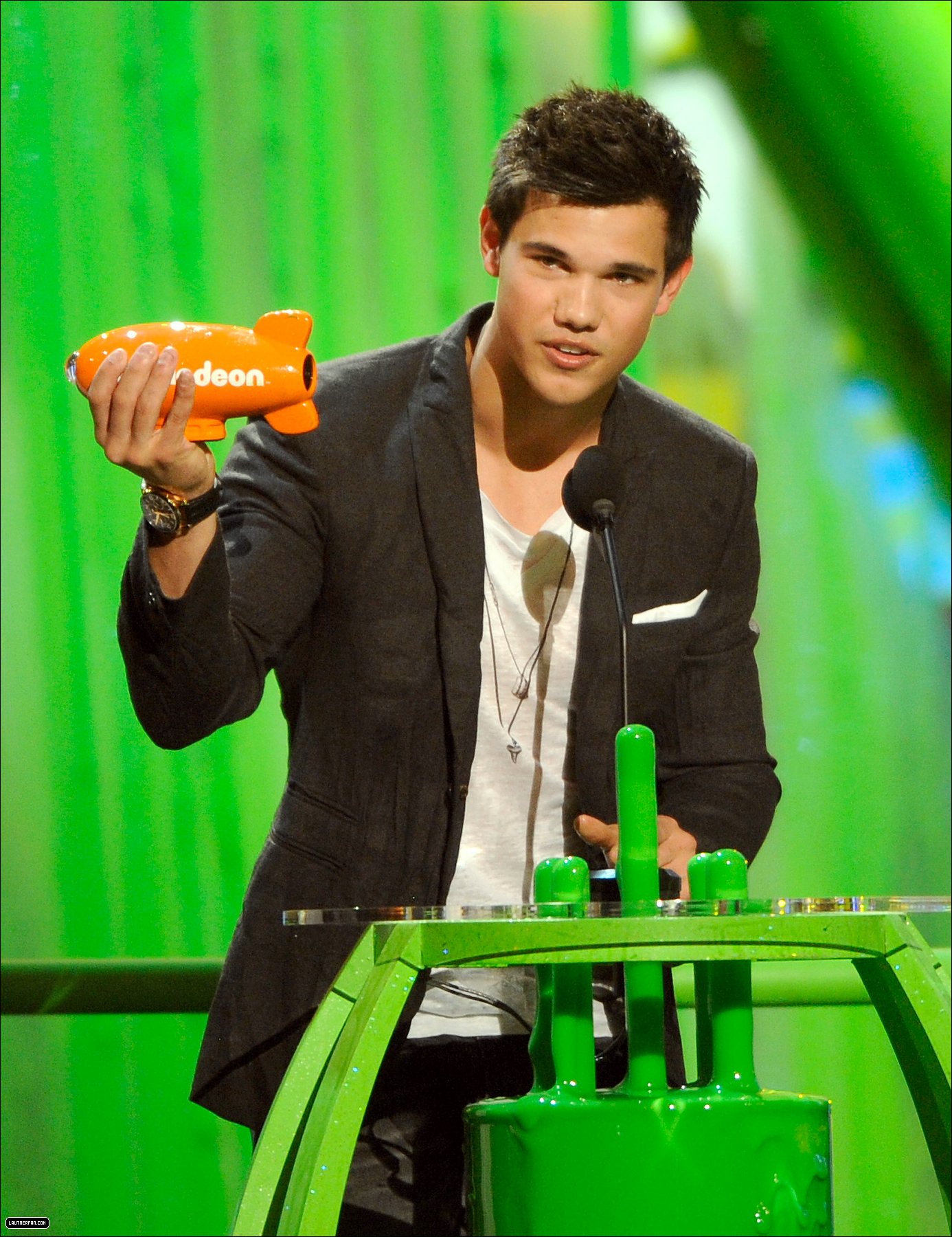 Taylor Lautner photo 164 of 643 pics, wallpaper - photo #257905 ...