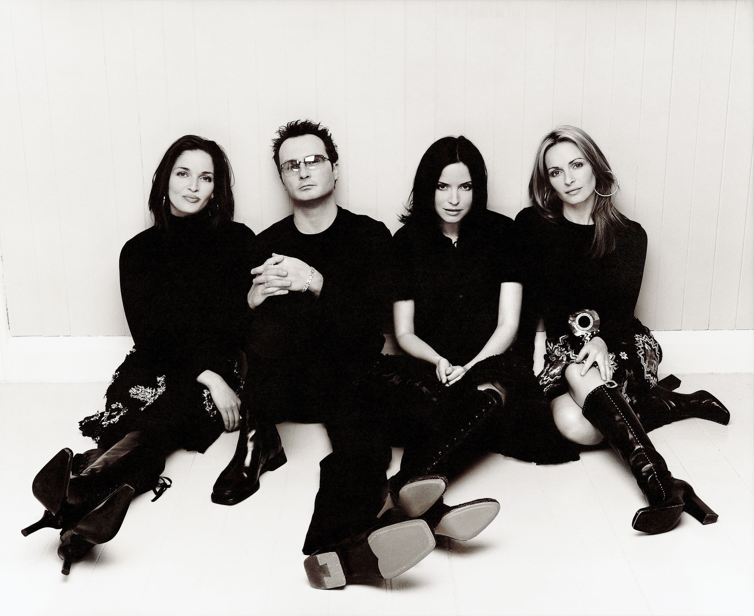 The corrs. Группа the Corrs. The Corrs фолк-рок-группа. The Corrs Breathless. Corrs "Jupiter calling".