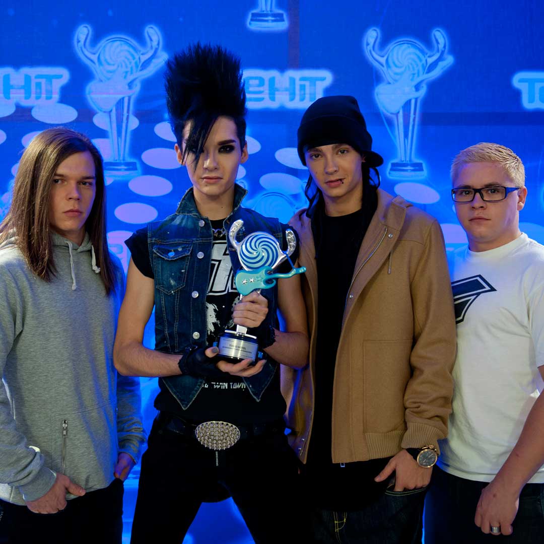 Tokio hotel loves. Tokio Hotel. Группа Tokio Hotel. Tokio Hotel фото. Фанатки Токио хотел.