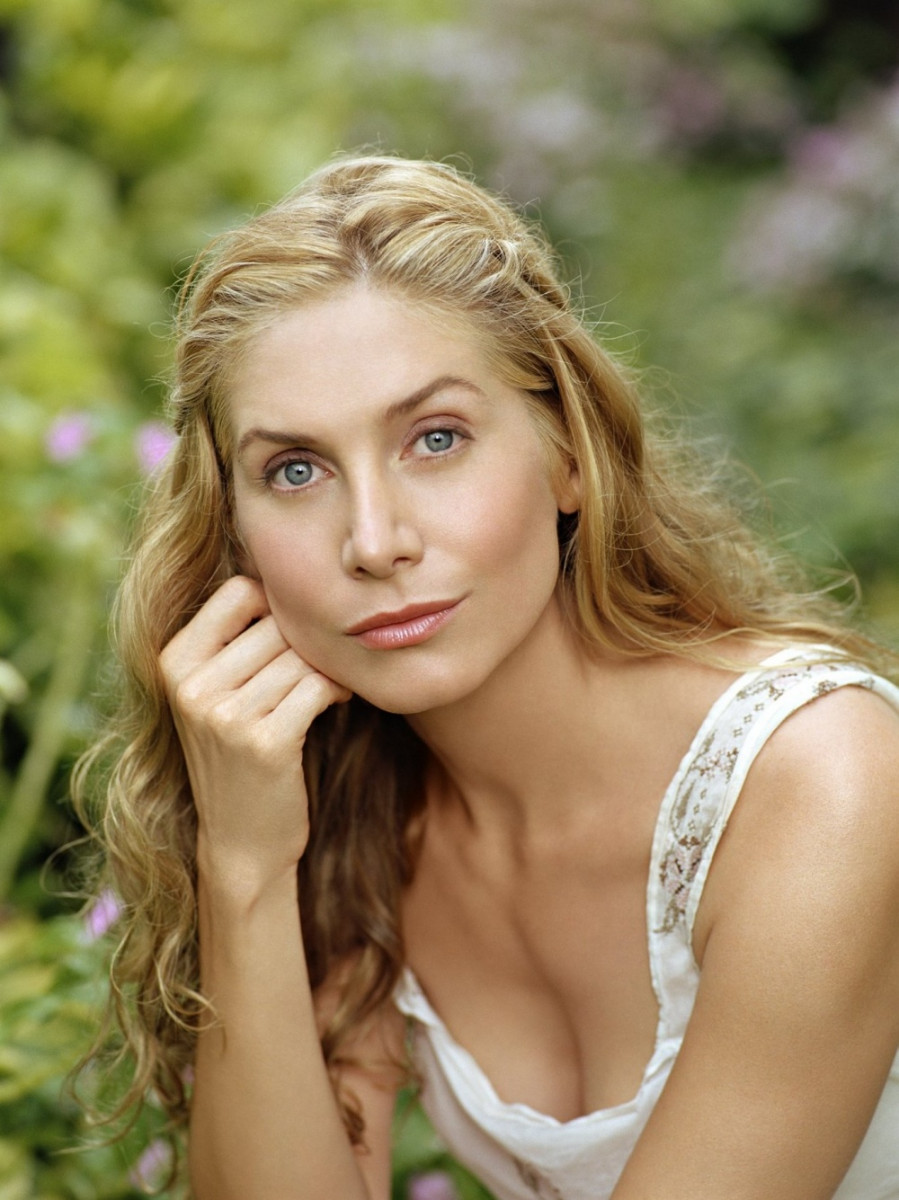 Elizabeth Mitchell: pic #320096