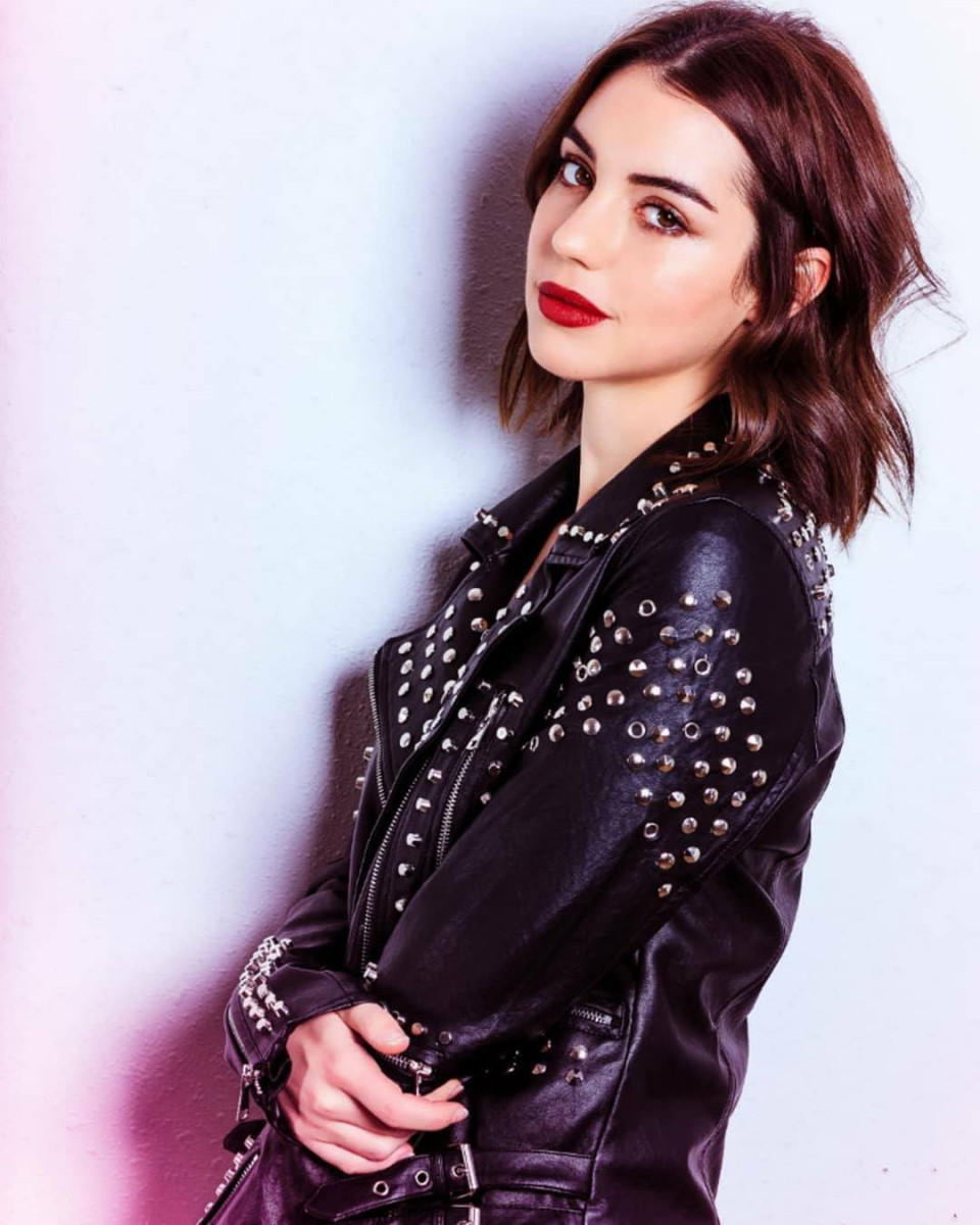 Adelaide Kane: pic #1028099