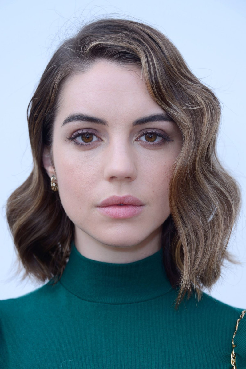 Adelaide Kane: pic #1018381