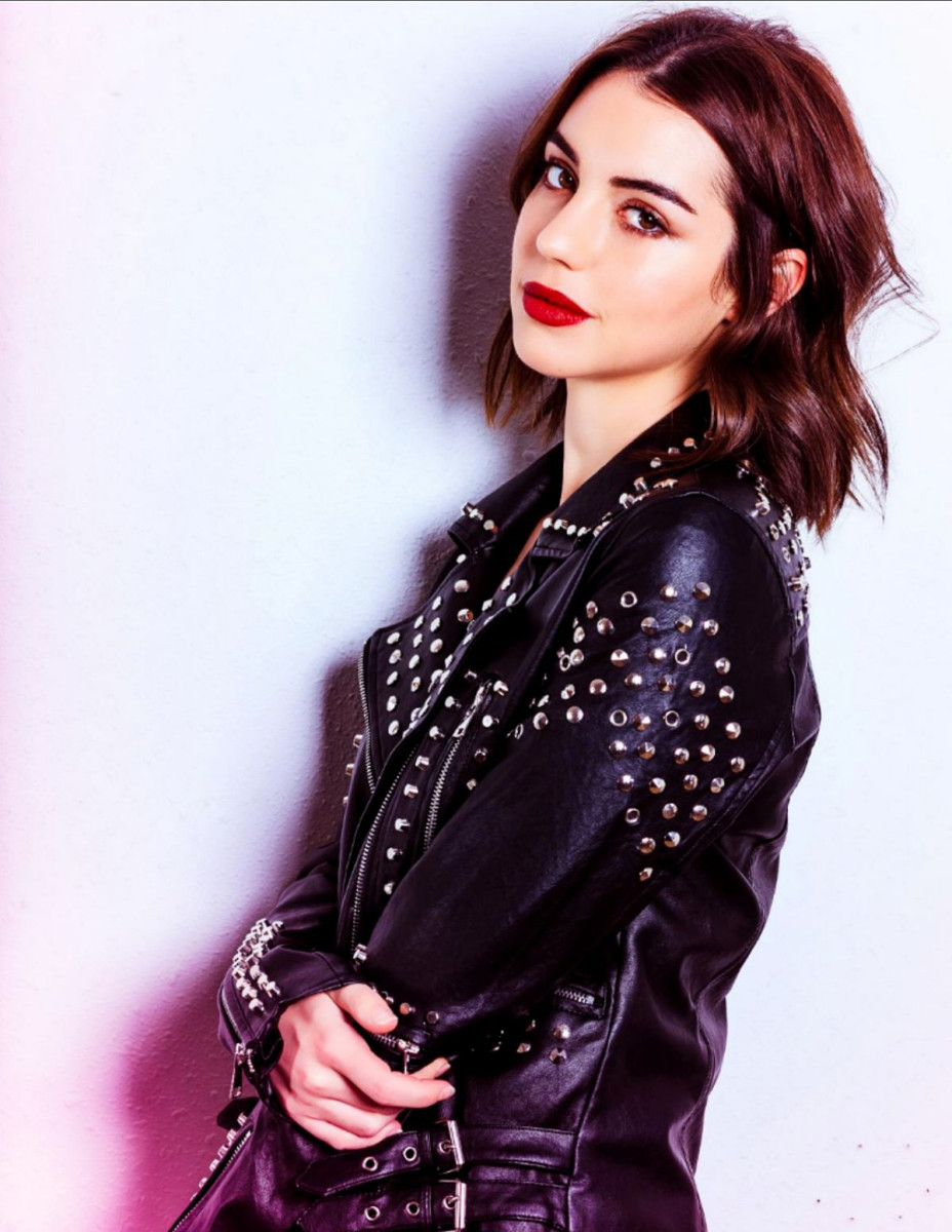 Adelaide Kane: pic #994778