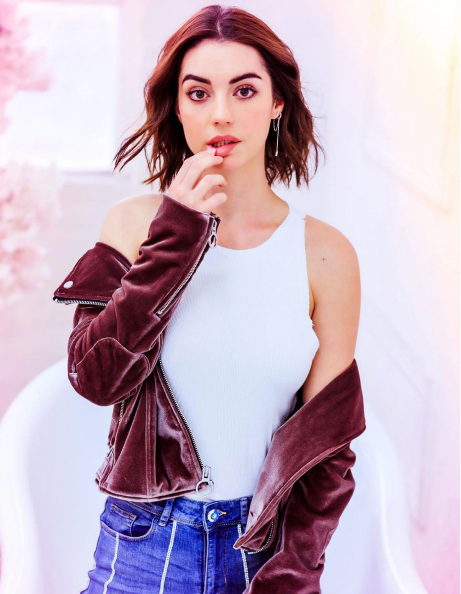 Adelaide Kane: pic #994780