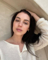 Adelaide Kane photo #