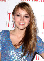 Aimee Teegarden photo #