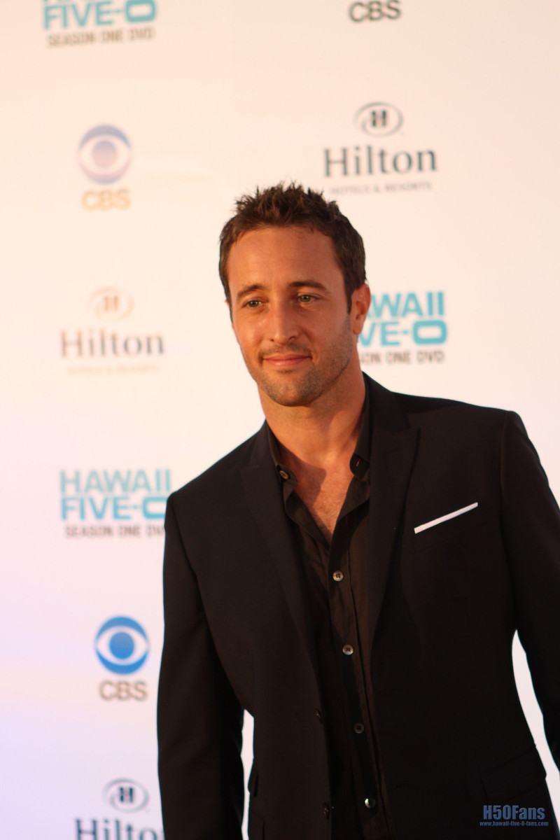 Alex OLoughlin: pic #427547