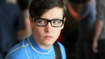 Alexander Vlahos photo #