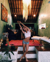 Alexis Ren photo #