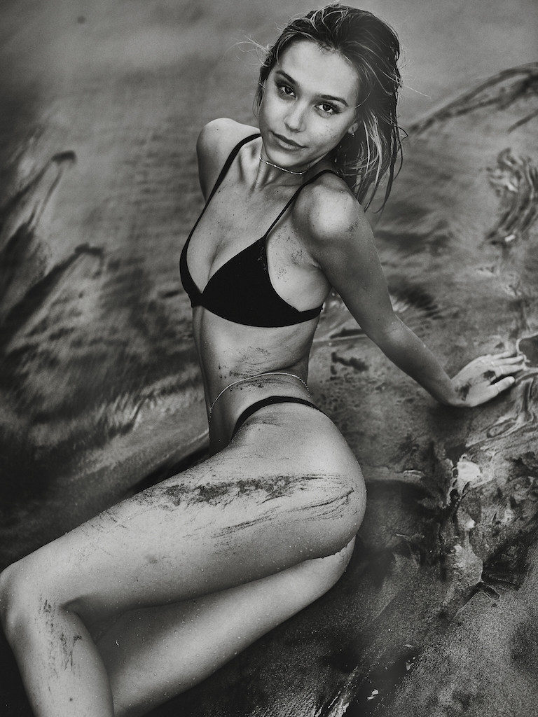 Alexis Ren: pic #811525