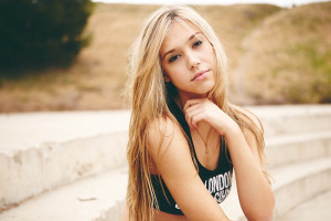 Alexis Ren photo #