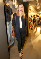 Alona Tal photo #