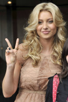 photo 13 in Aly and Aj gallery [id176041] 2009-08-10