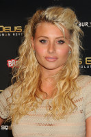 Alyson Michalka photo #