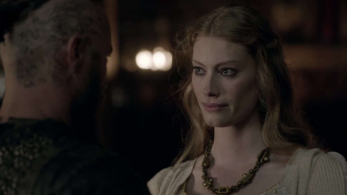 Alyssa Sutherland: pic #915693