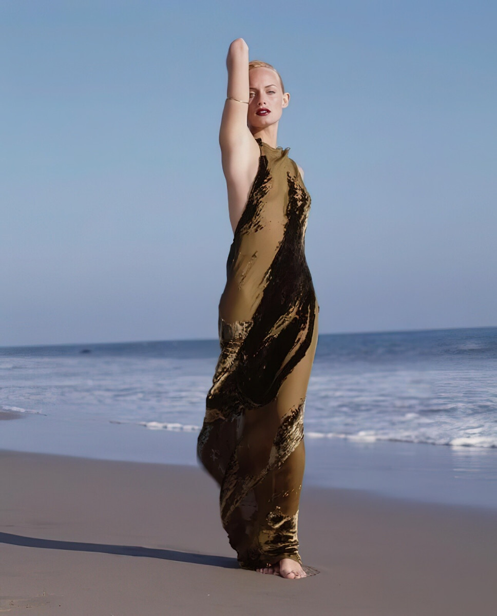 Amber Valletta: pic #1365397