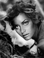 Amber Valletta photo #