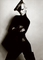 Amber Valletta photo #