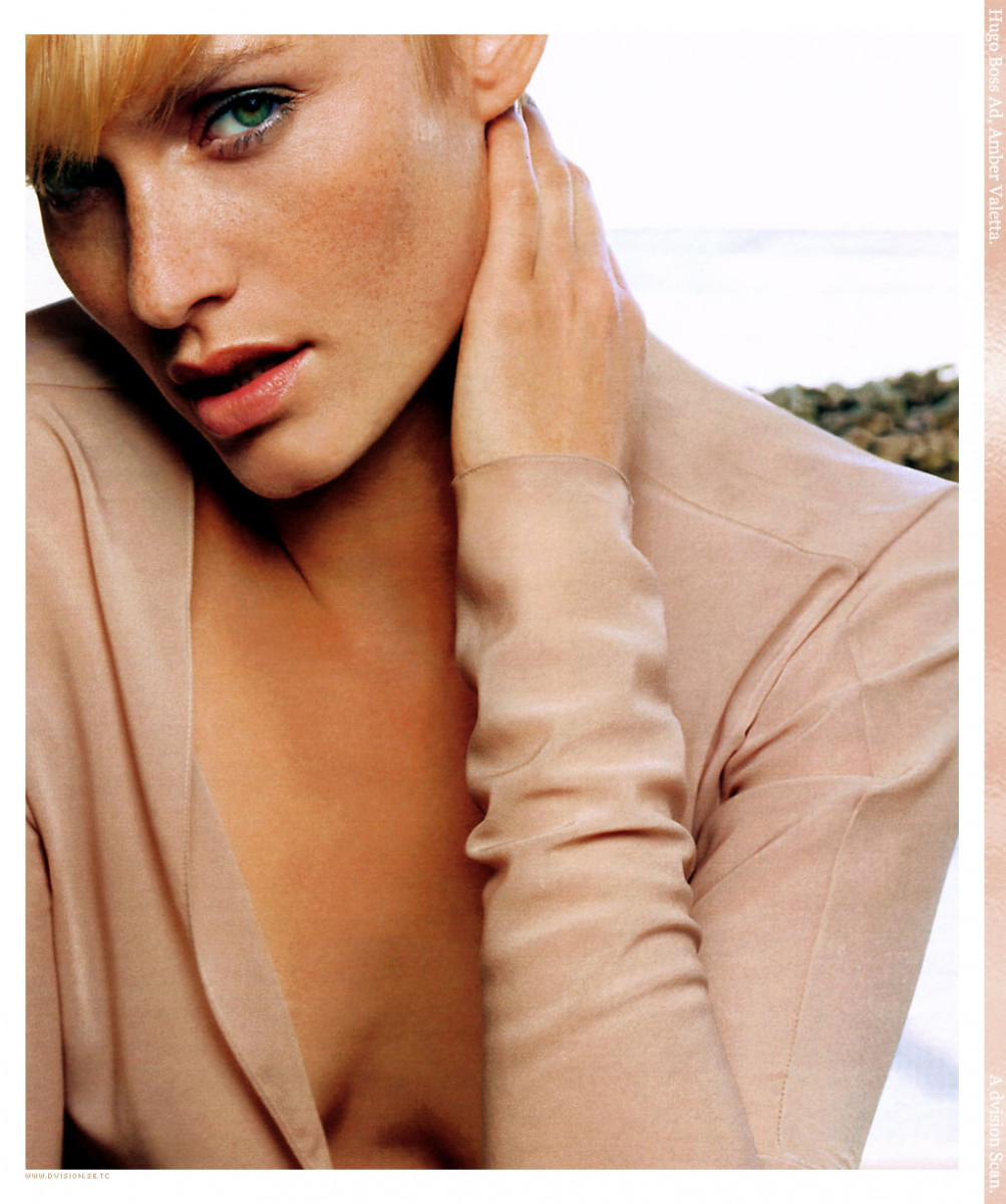 Amber Valletta: pic #24959