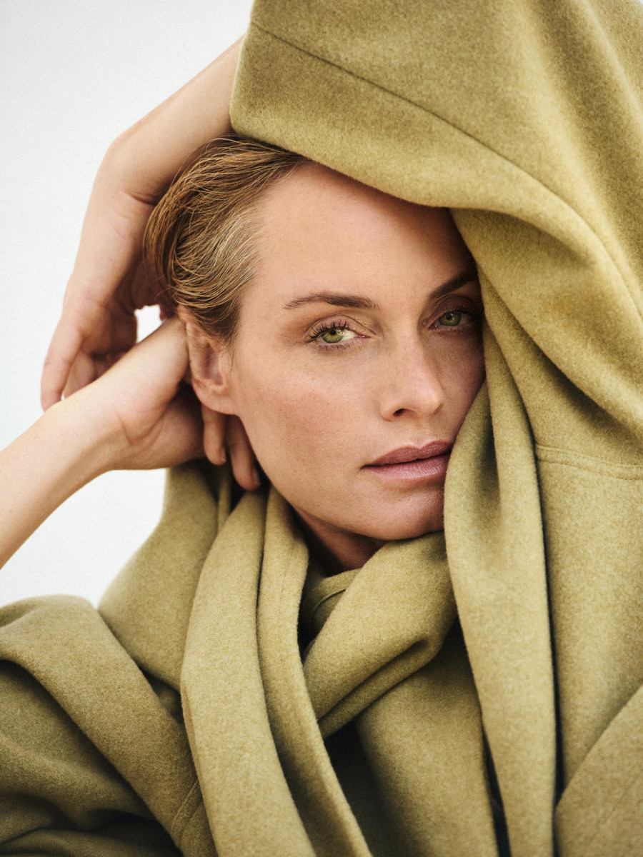Amber Valletta: pic #1361917