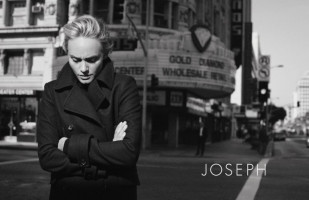 Amber Valletta photo #