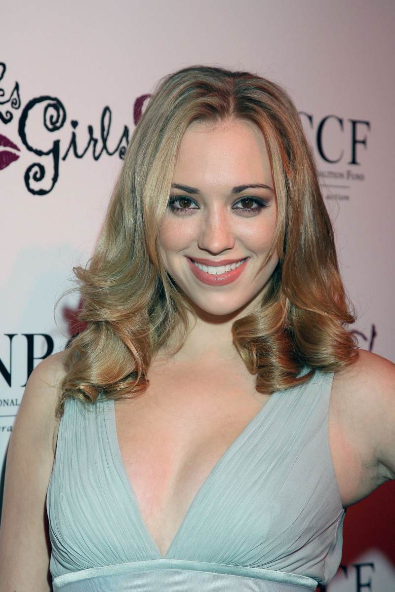 Andrea Bowen: pic #318929