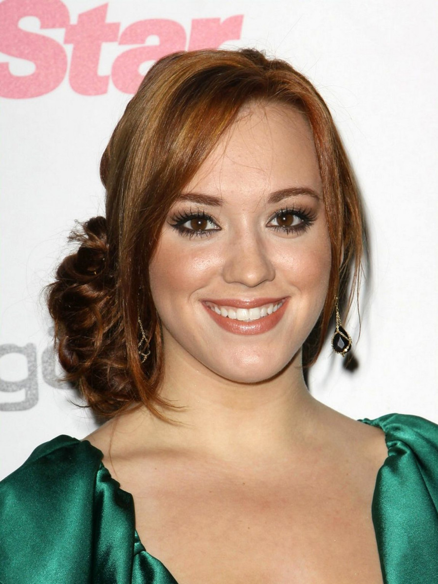 Andrea Bowen: pic #217120