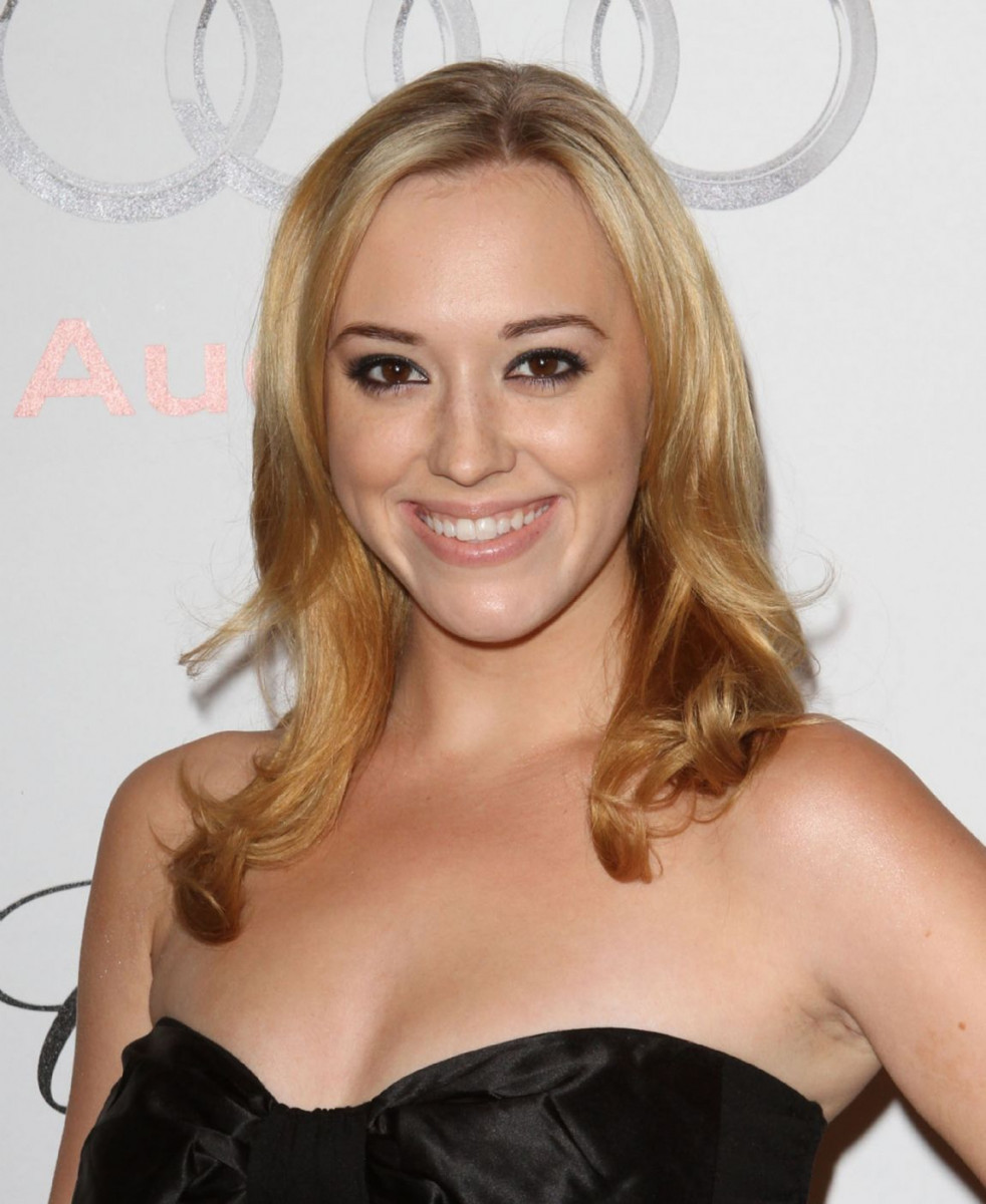 Andrea Bowen: pic #280971