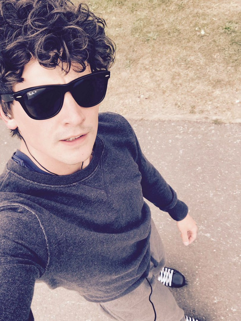 Aneurin Barnard: pic #941255