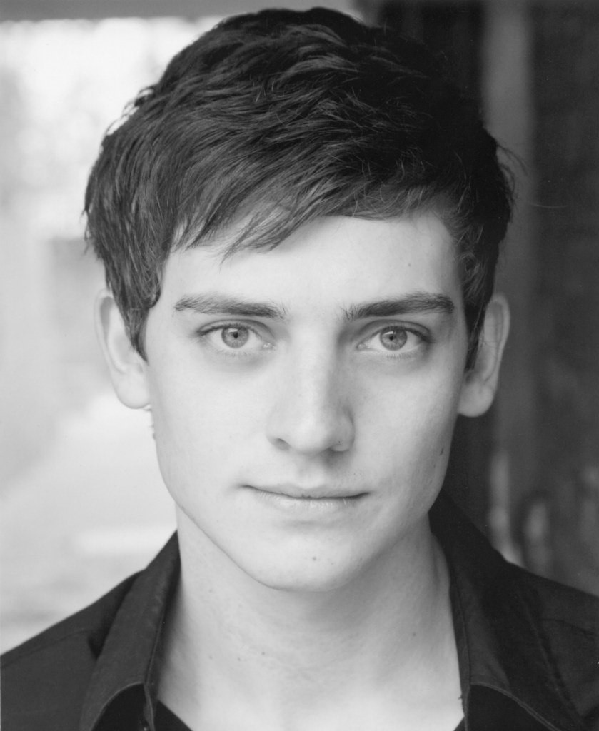 Aneurin Barnard: pic #850070