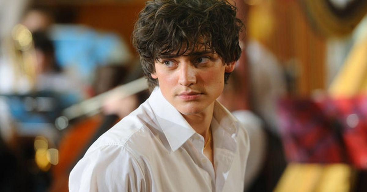 Aneurin Barnard: pic #813477