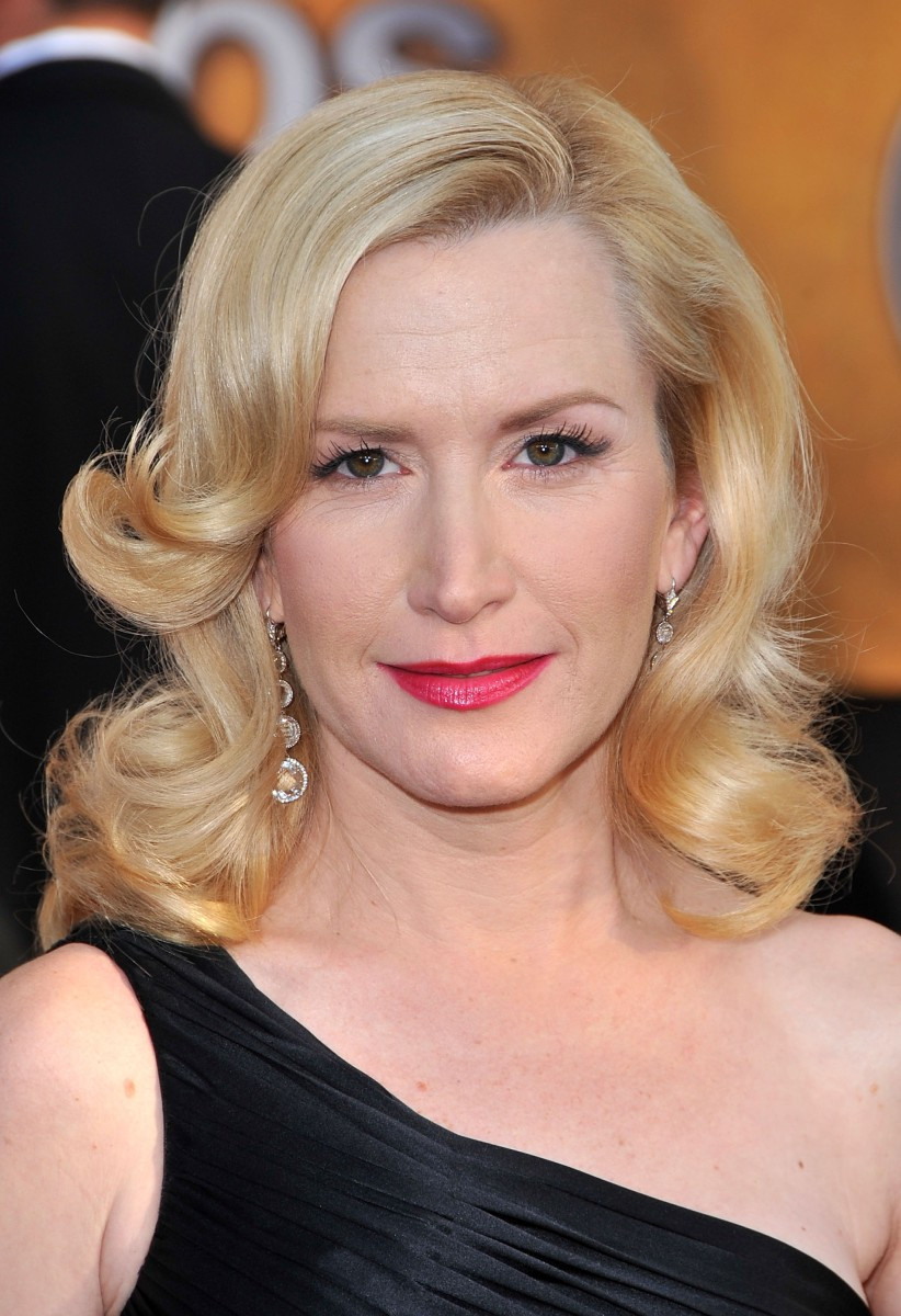 Angela Kinsey: pic #320291