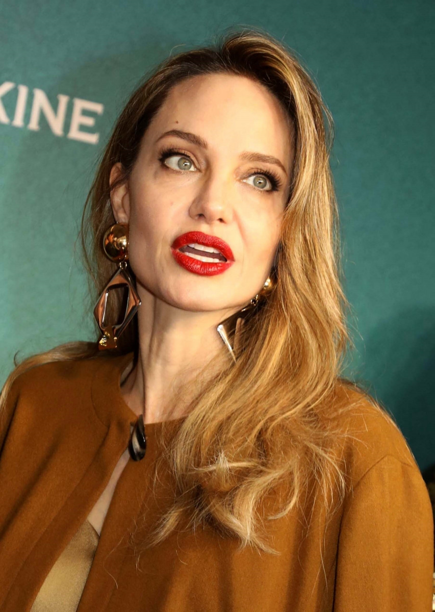 Angelina Jolie: pic #1350743