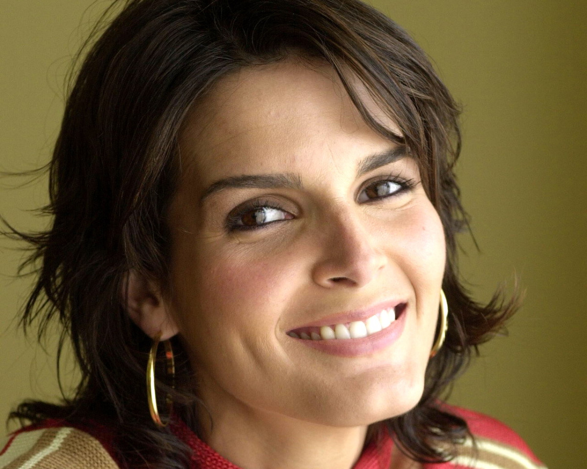 Angie Harmon: pic #241031