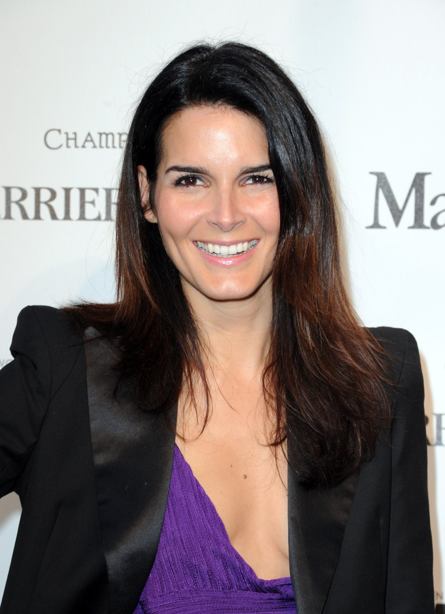 Angie Harmon: pic #242977