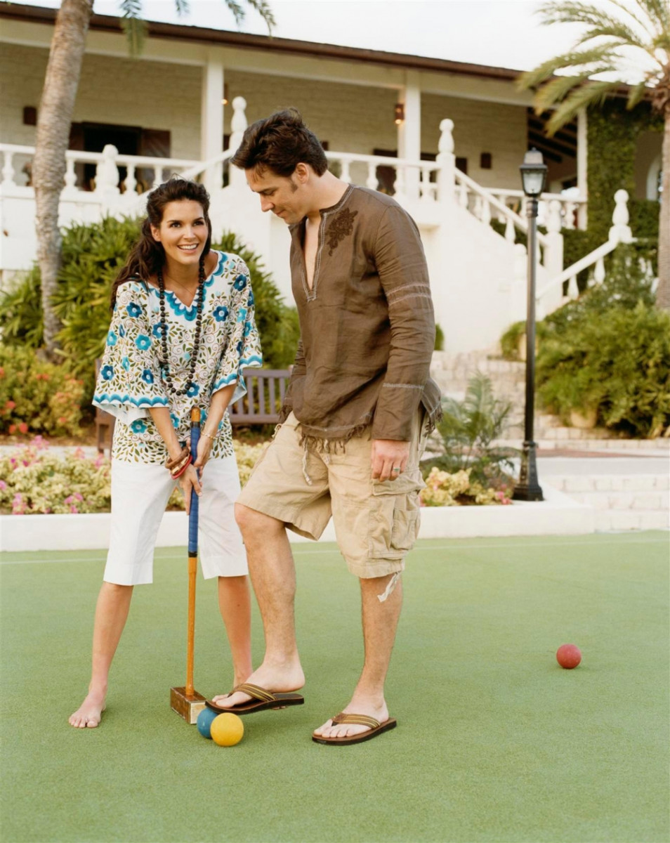Angie Harmon: pic #241626