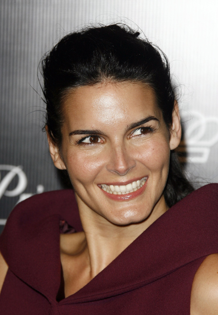 Angie Harmon: pic #229781