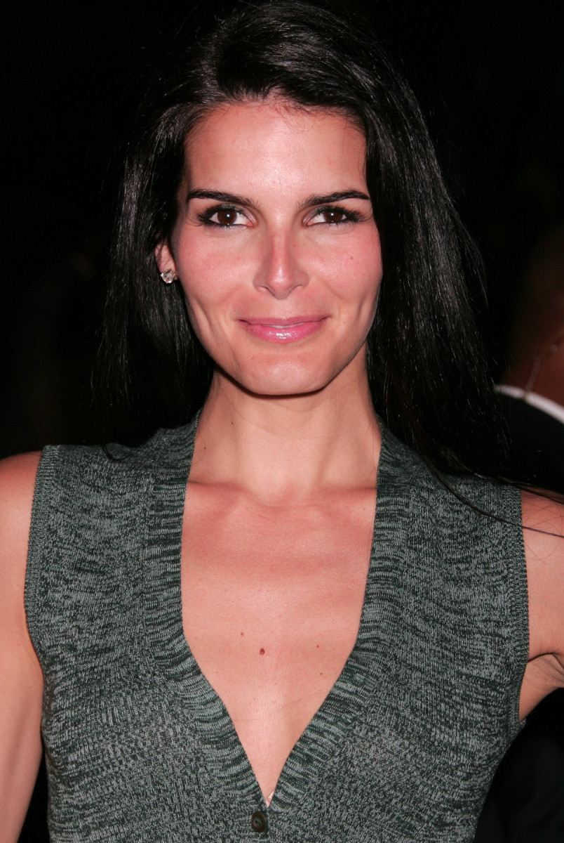Angie Harmon: pic #228933