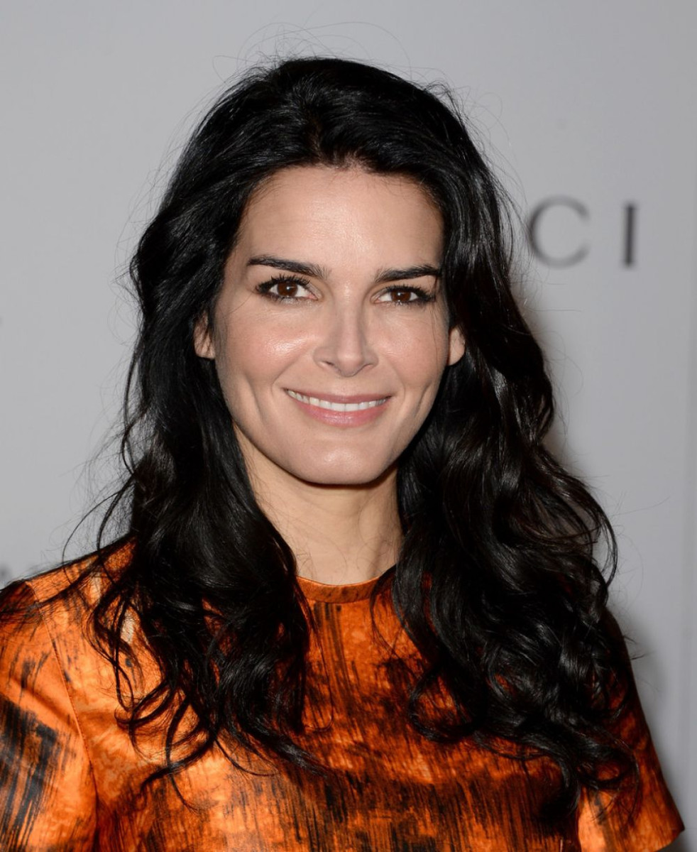 Angie Harmon: pic #654723