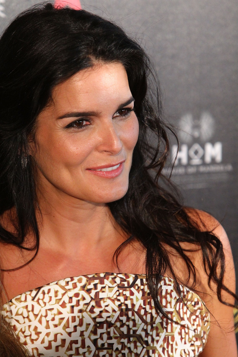 Angie Harmon: pic #495243