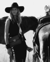 Anna Ewers photo #