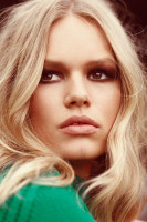 Anna Ewers photo #