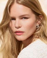 Anna Ewers photo #