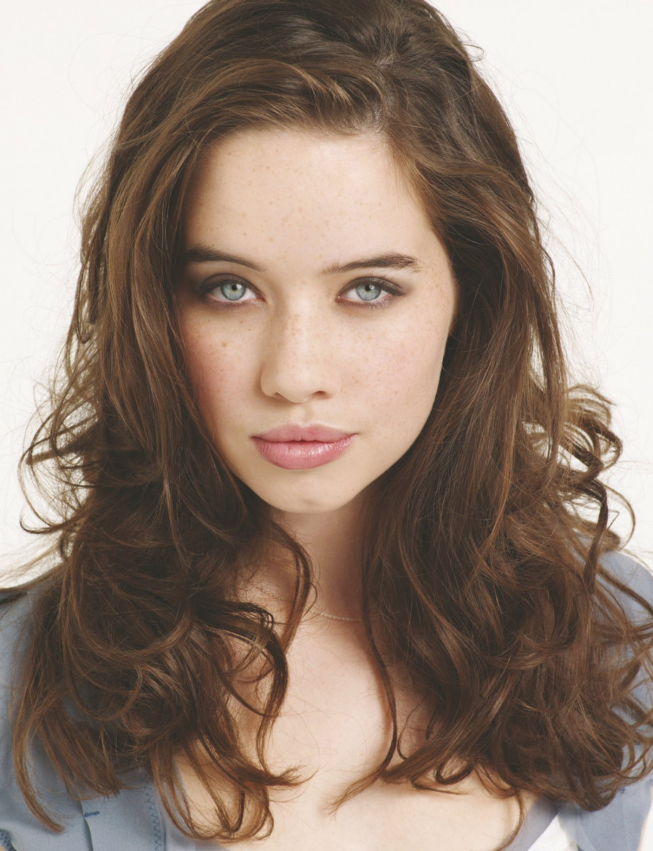 Anna Popplewell: pic #586071