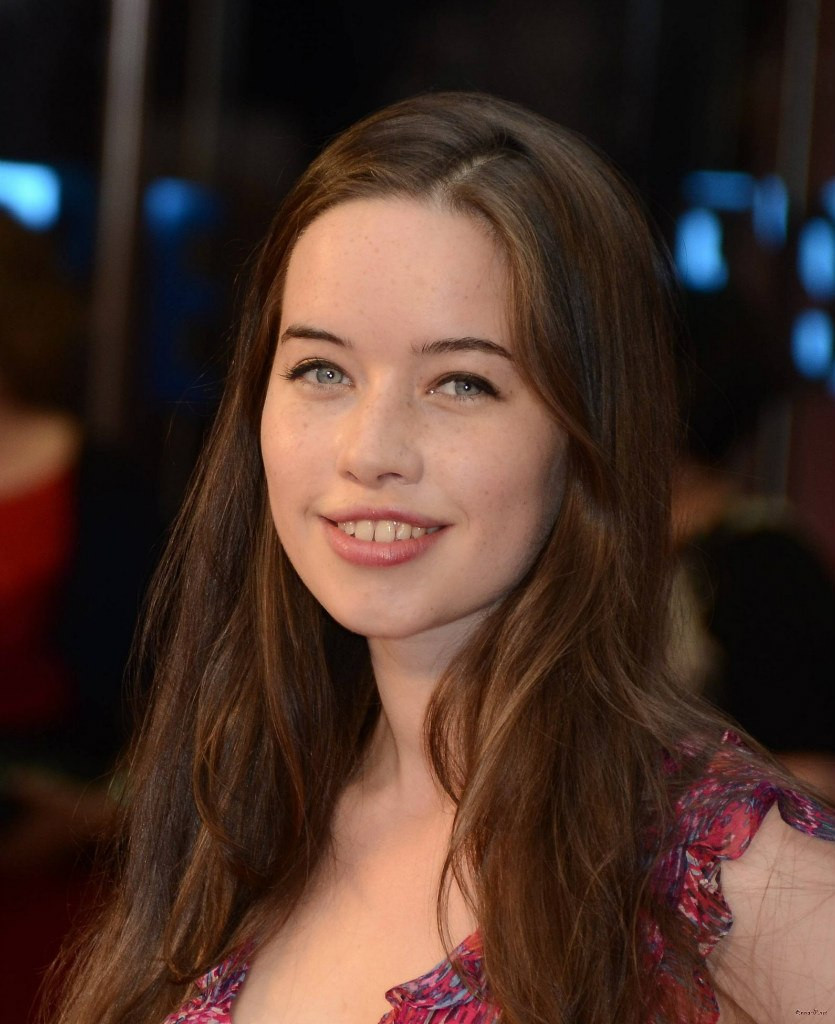 Anna Popplewell: pic #593519