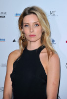 Annabelle Wallis photo #