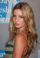 Annabelle Wallis photo #
