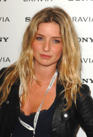 Annabelle Wallis photo #