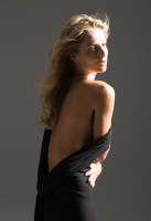 Annabelle Wallis photo #