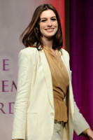 Anne Hathaway photo #